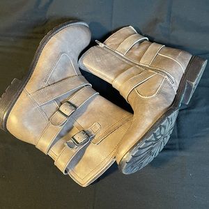 Cute Montana Boots - Taupe Size 9